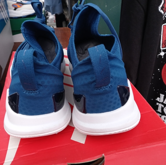 Steph currys - Picture 3 of 3